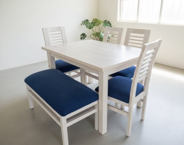 Comedor 4 sillas y banqueta 120 x 90 cm